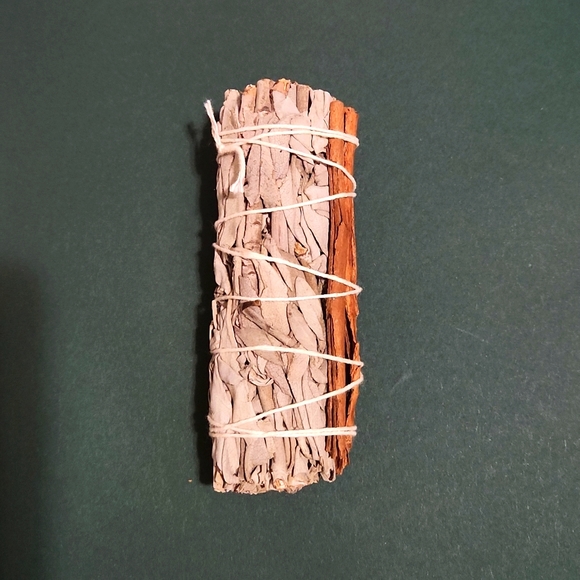 White sage & cinnamon smudge stick - Picture 1 of 5